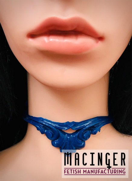 Halsband mit blauer Applikation 'Sodalith' - MACINGER - Vorderansicht